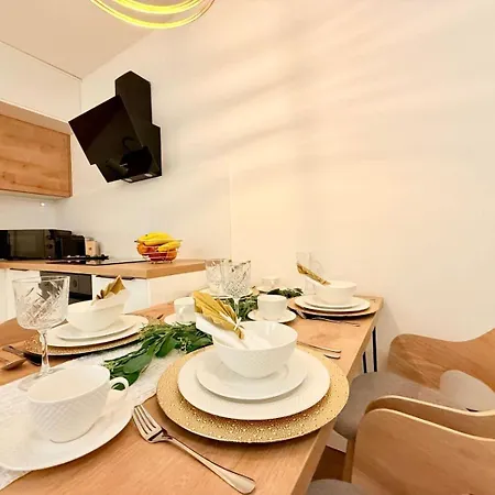 Modern One-bedroom Near Centre * كَشّا