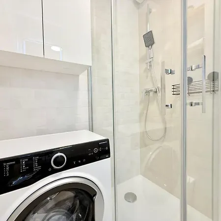 Modern One-bedroom Near Centre