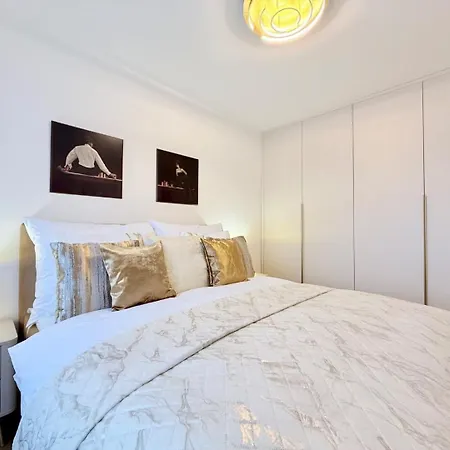 شقة Modern One-bedroom Near Centre