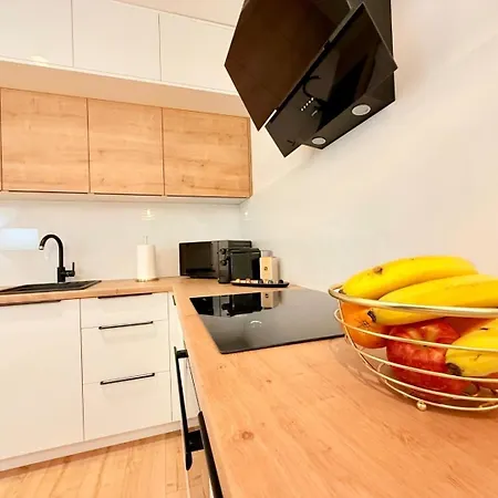 Modern One-bedroom Near Centre شقة *