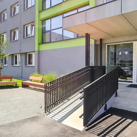 Modern One-bedroom Near Centre *