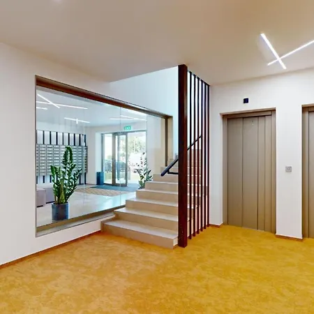 Modern One-bedroom Near Centre كَشّا